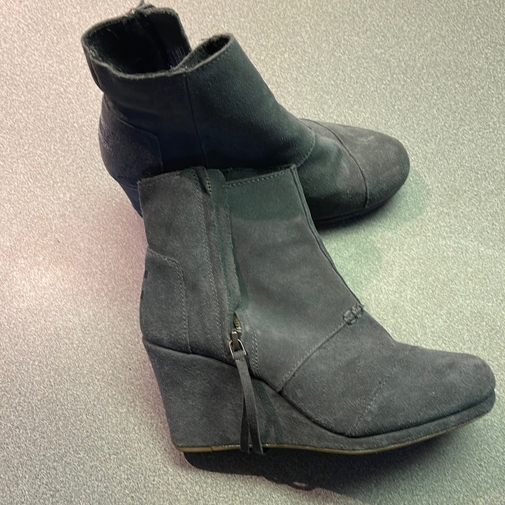 Women’s Toms booties. Dark grey, slightly used. Size 7